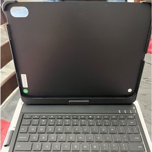 IPad 10th Generation Typecase with keyboard Brand New
